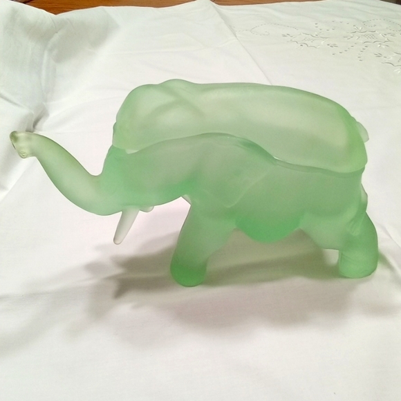 Indiana Glass Accents Vintage Tiara Indiana Glass Frosted Elephant